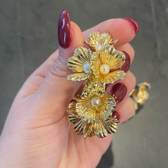 House of Harlow Gold and Pearl Flower Hoop Earrings - Picture 3 of 6